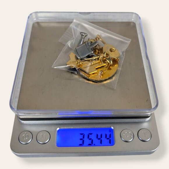 (2/$20) Lot of 6 Vintage Activity Pins - Picture 5 of 5